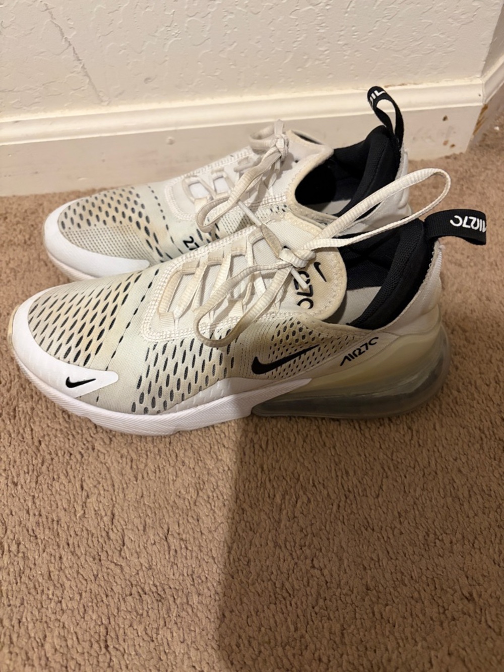 Nike Air Max 270 Women's Sneakers in White and Black size 8